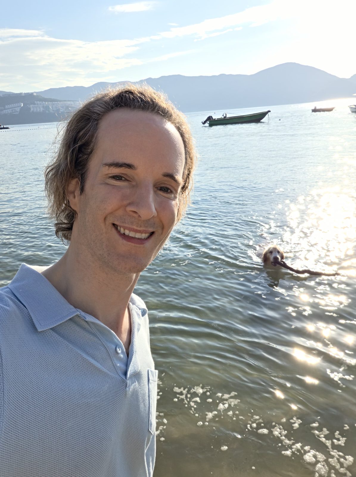 Nikolas Prehn (Felix Nikolas Prehn), in a shallow bay with Winston swimming behind