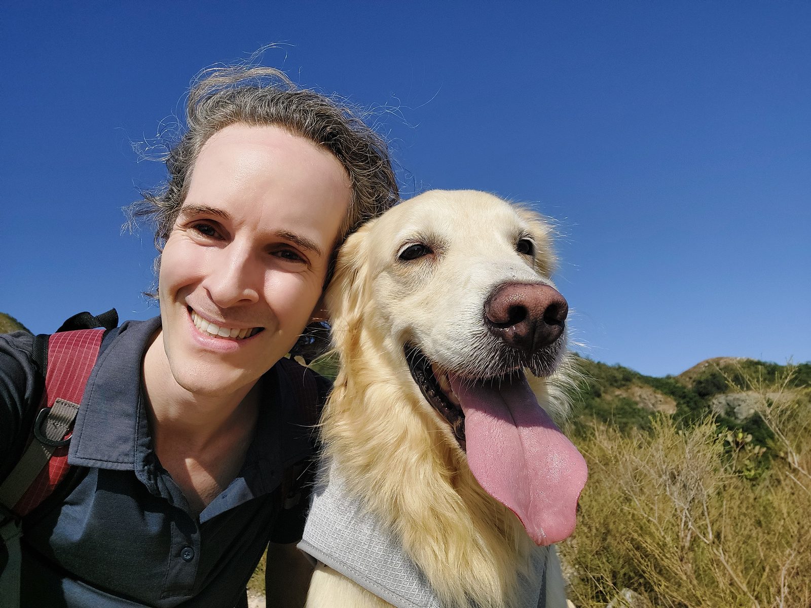 Nikolas Prehn (Felix Nikolas Prehn), on a hill walk with his golden retriever Winston